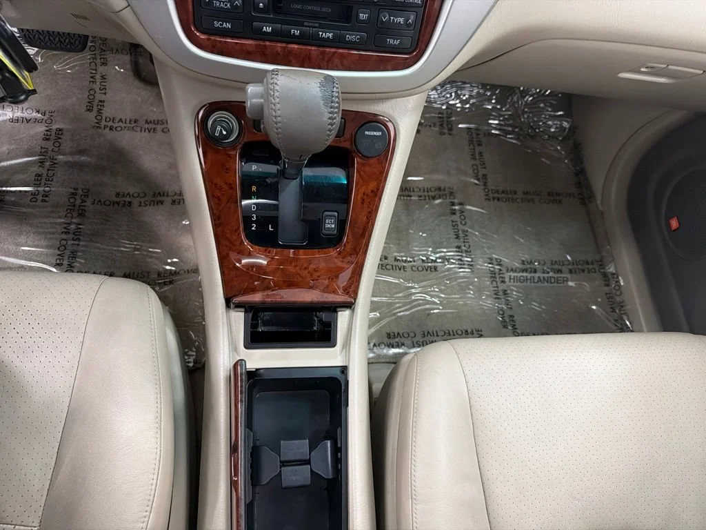 Used 2006 Gold Toyota Limited image 17