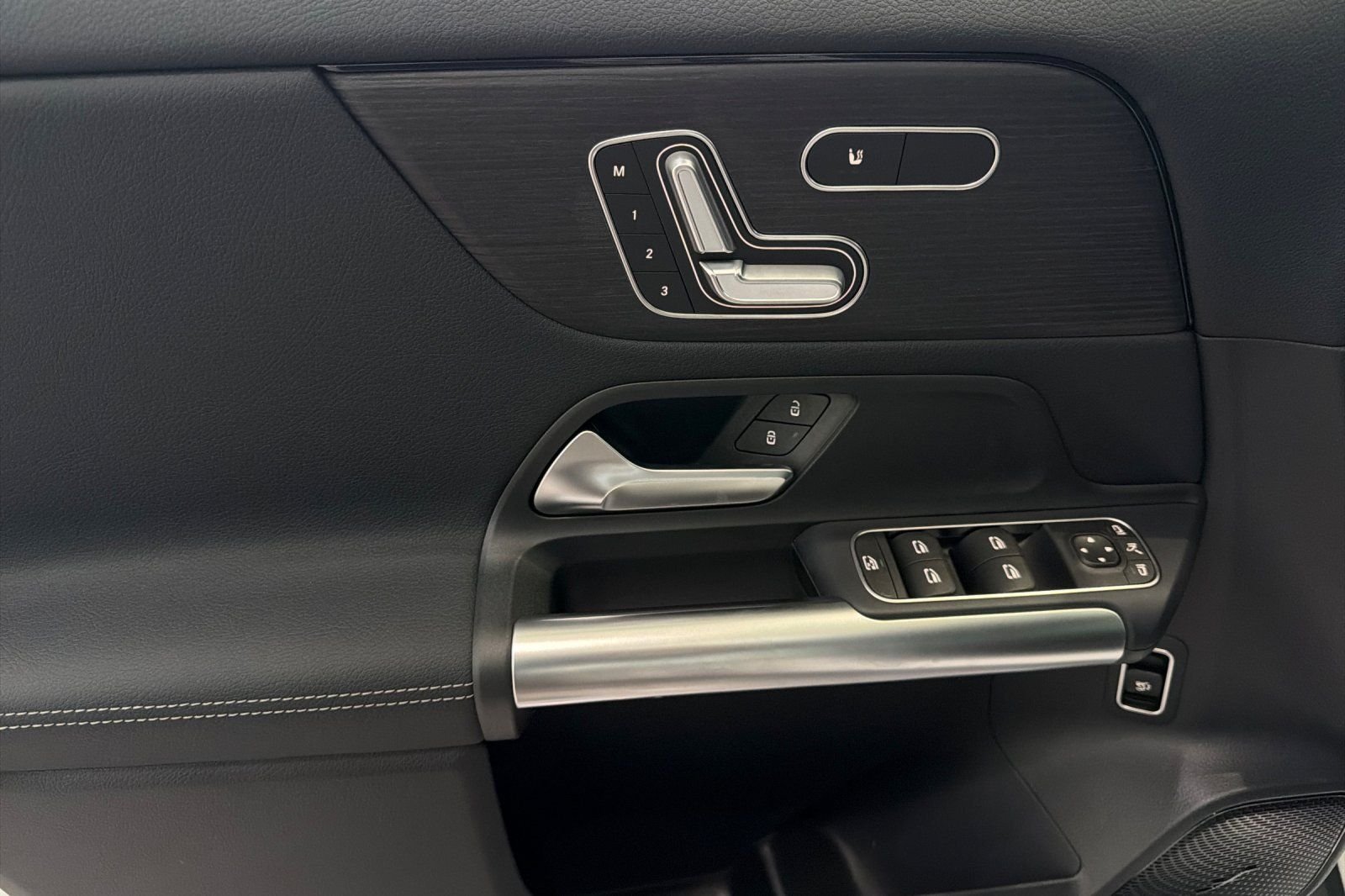 New 2026 Polar White Mercedes-Benz GLA 250 image 19