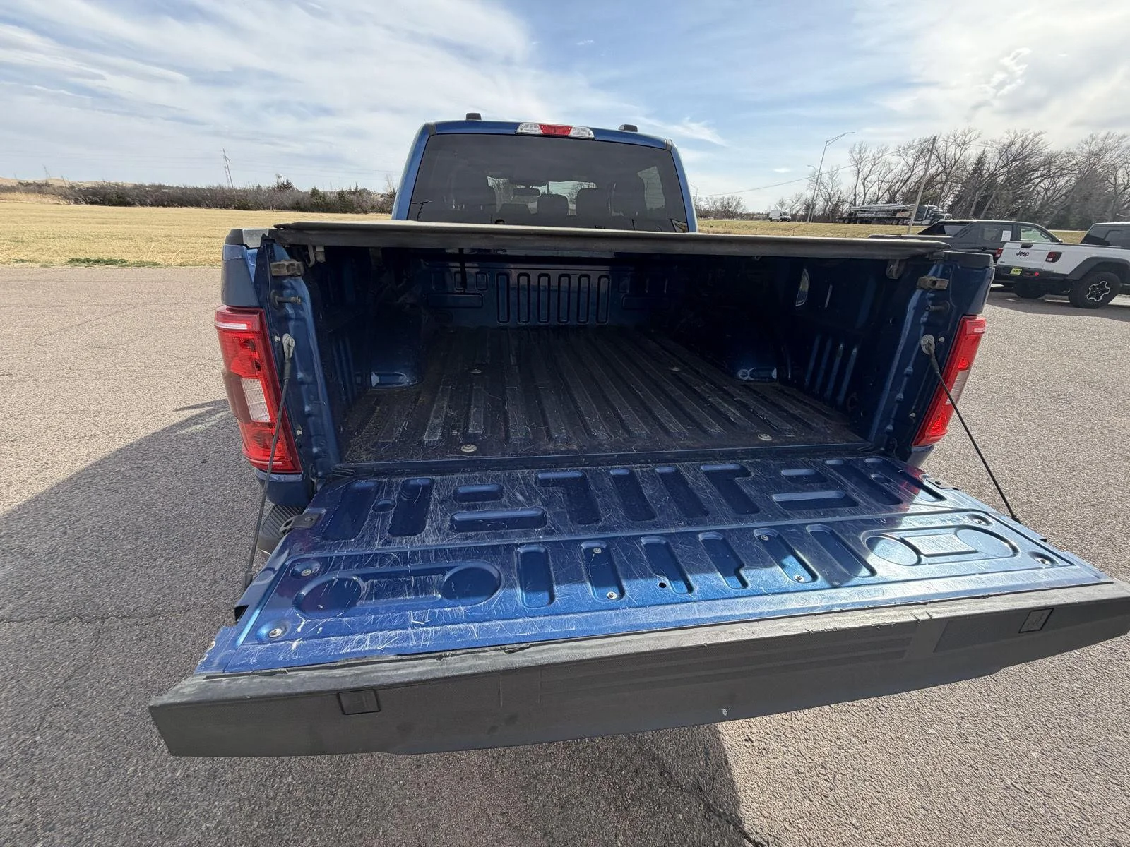 Used 2022  Ford XL image 15