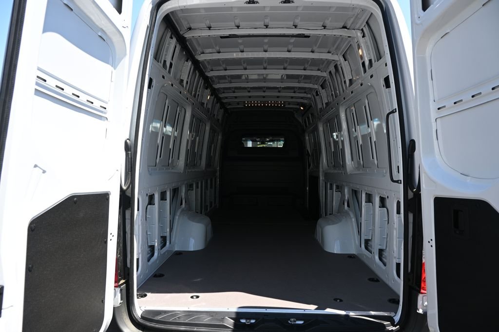 New 2026 Arctic White Mercedes-Benz Cargo 170 WB image 29