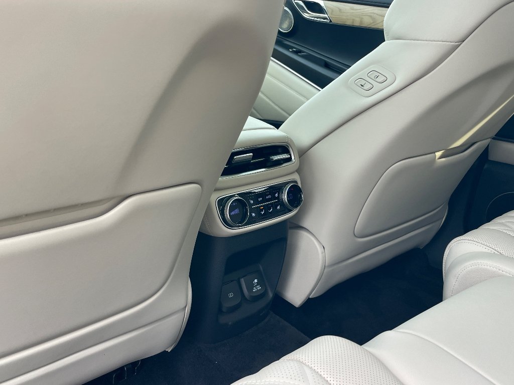 Used 2024 Makalu Gray Genesis 3.5T (A8) image 17