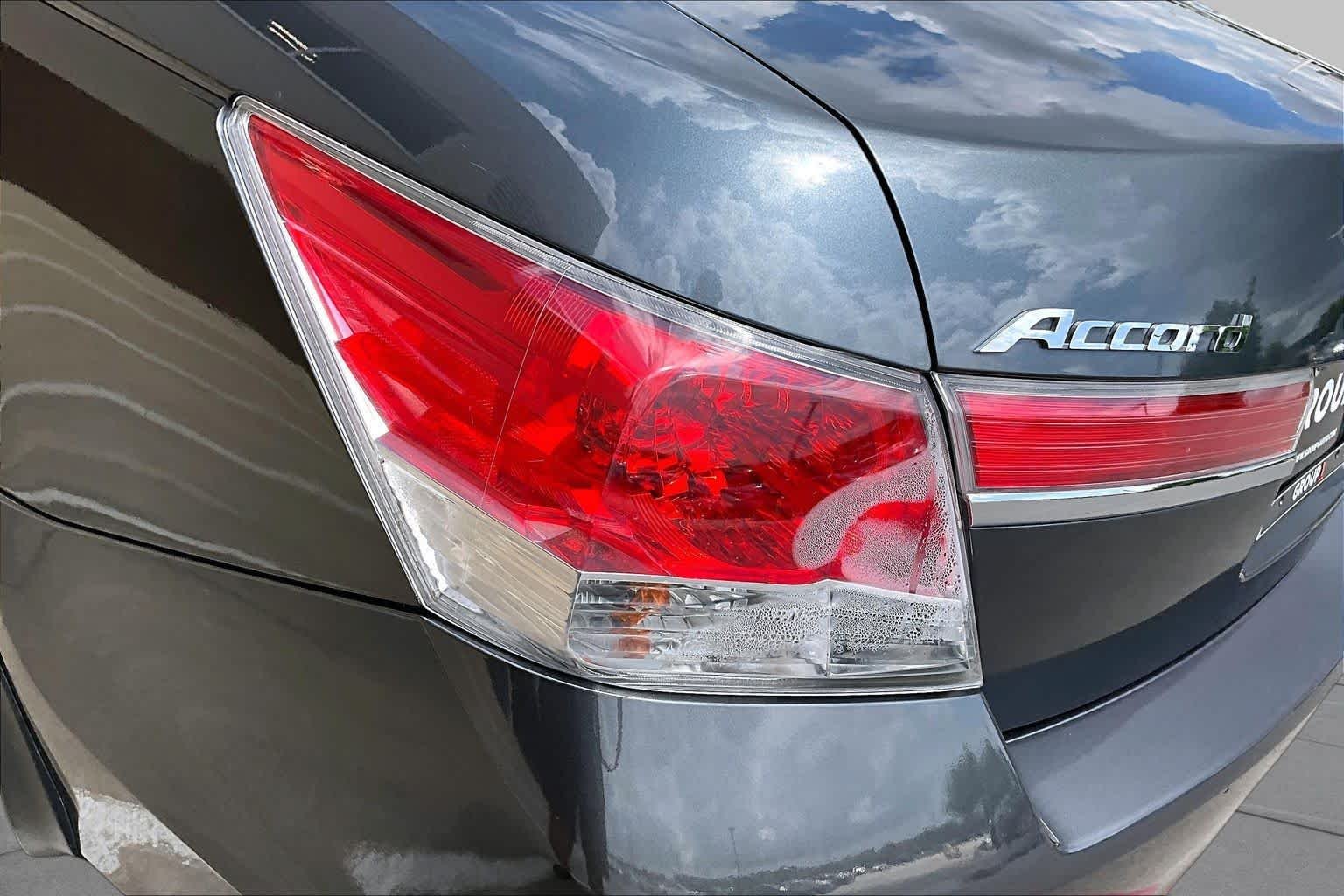 Used 2012 Alabaster Silver Metallic Honda EX-L image 25