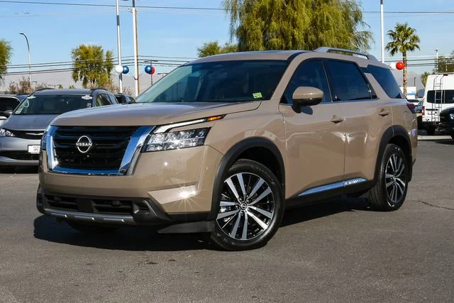 2024 Nissan Pathfinder Platinum 2WD's photo