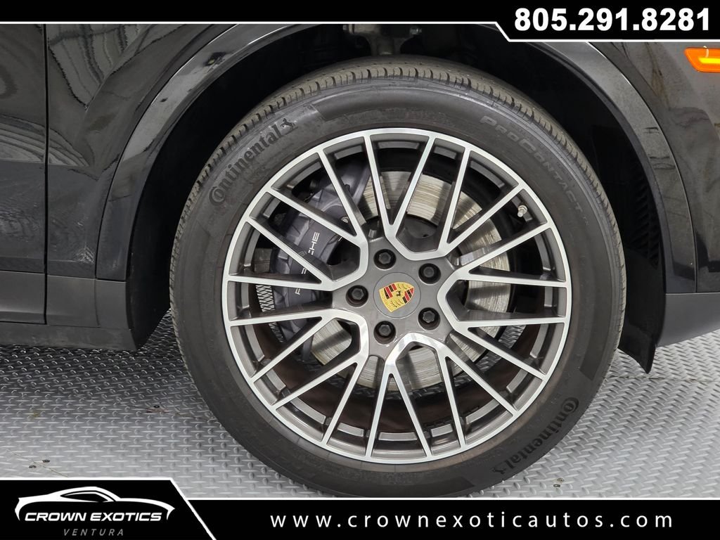 Used 2022  Porsche Base image 9