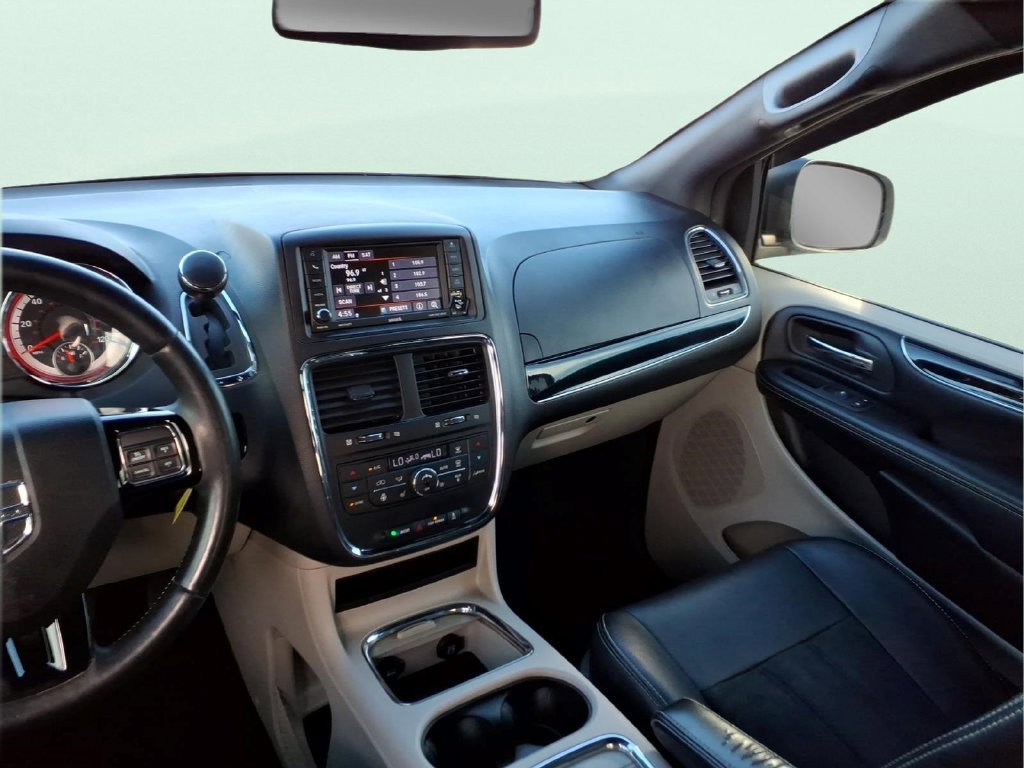 Used 2019 White Dodge SXT image 14