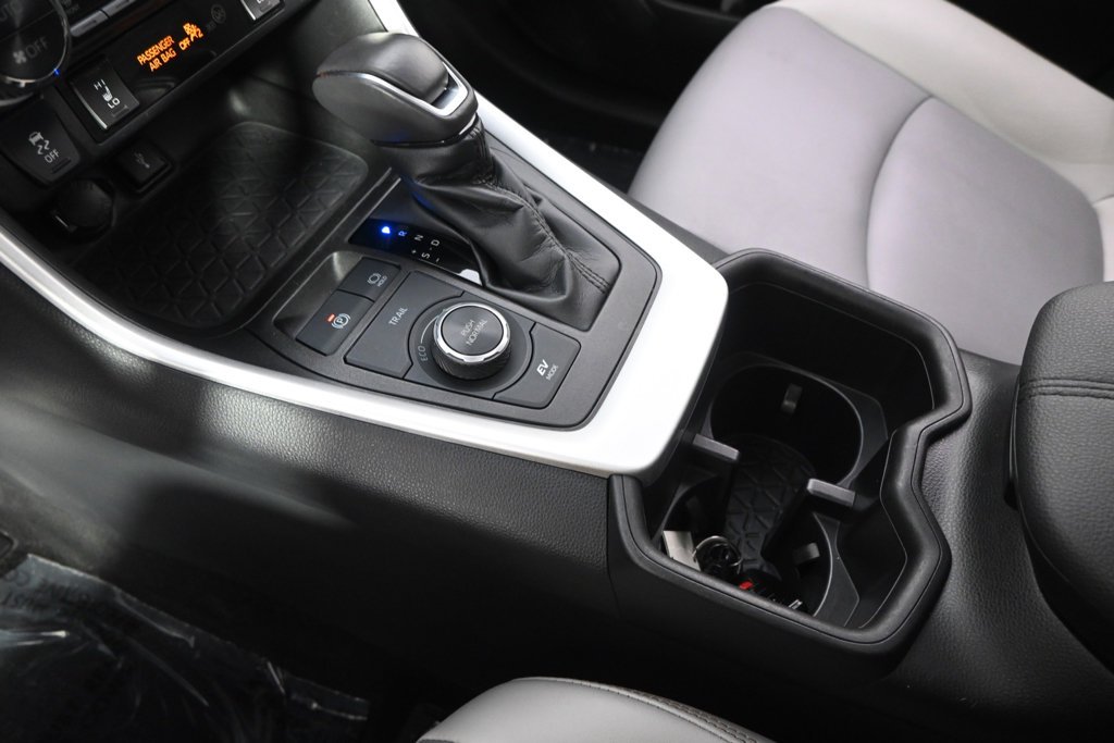 Used 2022 Pearl Toyota XLE Premium image 32