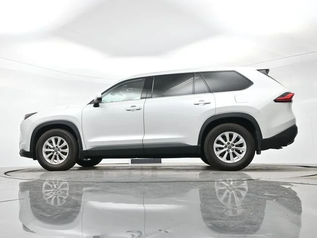 Used 2024 Wind Chill Pearl Toyota XLE image 12