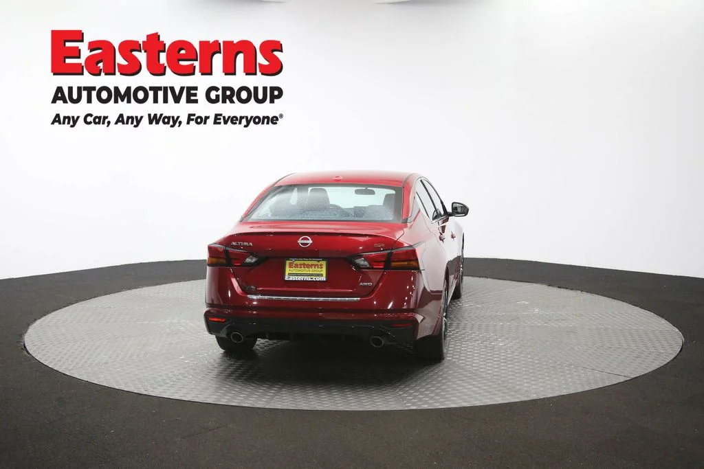 Used 2023 Red Nissan 2.5 SR image 39
