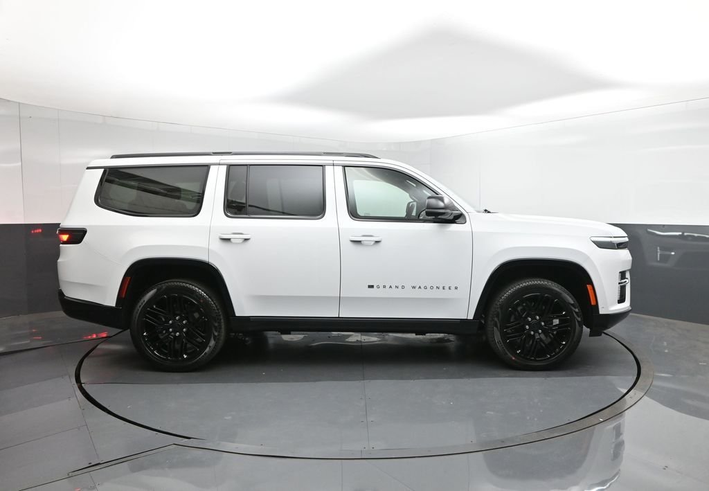 New 2026 Bright White Clear-Coat Exterior Paint Jeep Limited Reserve image 15