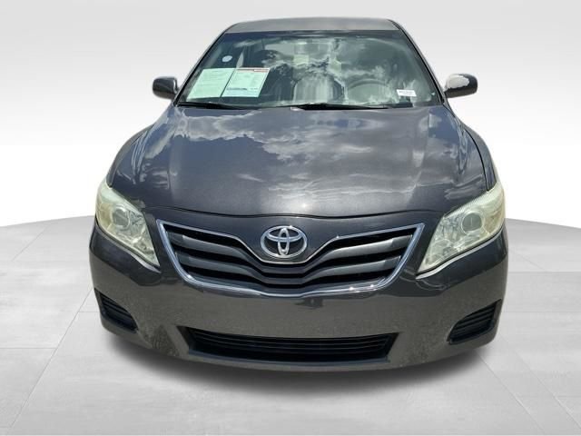 Used 2011 Gray Toyota LE image 10