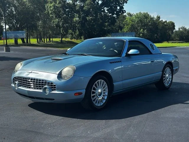 Used 2004 Blue Ford Base image 3