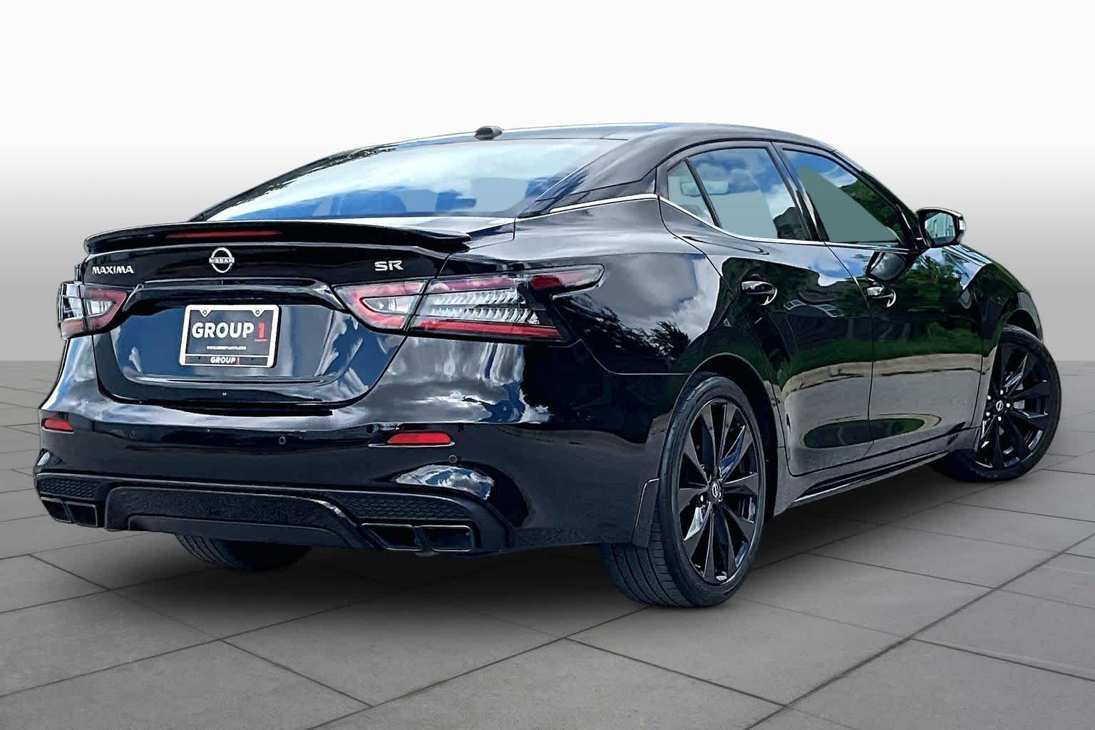 Used 2023 Super Black Nissan SR image 13