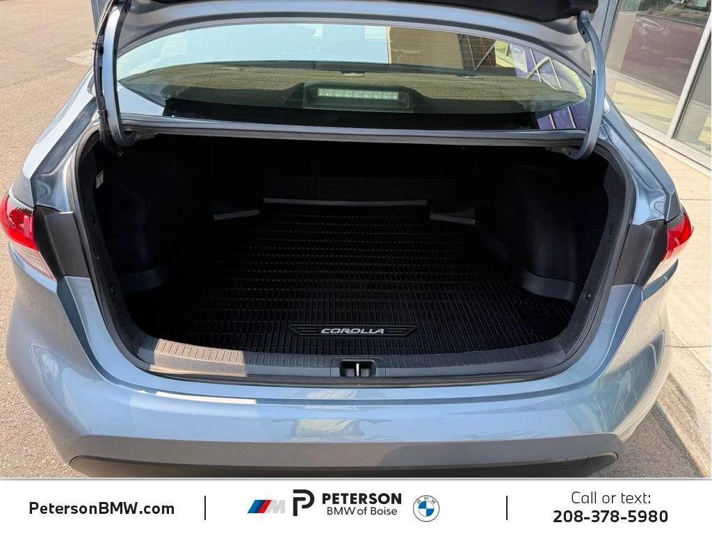 Used 2021  Toyota LE image 9