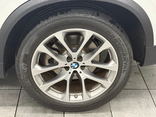 Used 2022 White BMW xDrive40i image 7