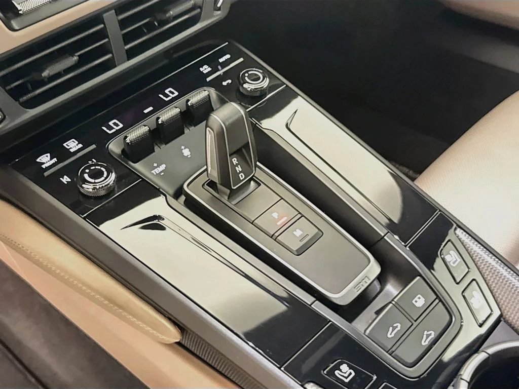 Used 2025  Porsche Carrera 4 GTS image 16