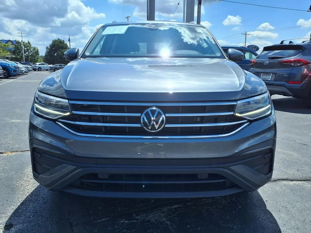 Certified Used 2023 Platinum Gray Metallic Volkswagen 2.0T SE image 6