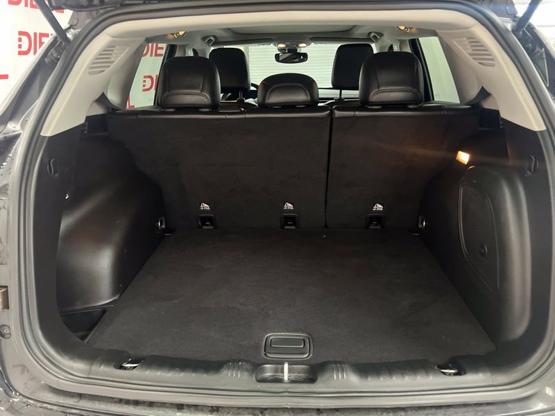 Used 2022 Black Jeep Latitude Lux image 8
