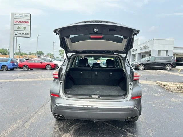 Used 2016 Gray Nissan Platinum image 7