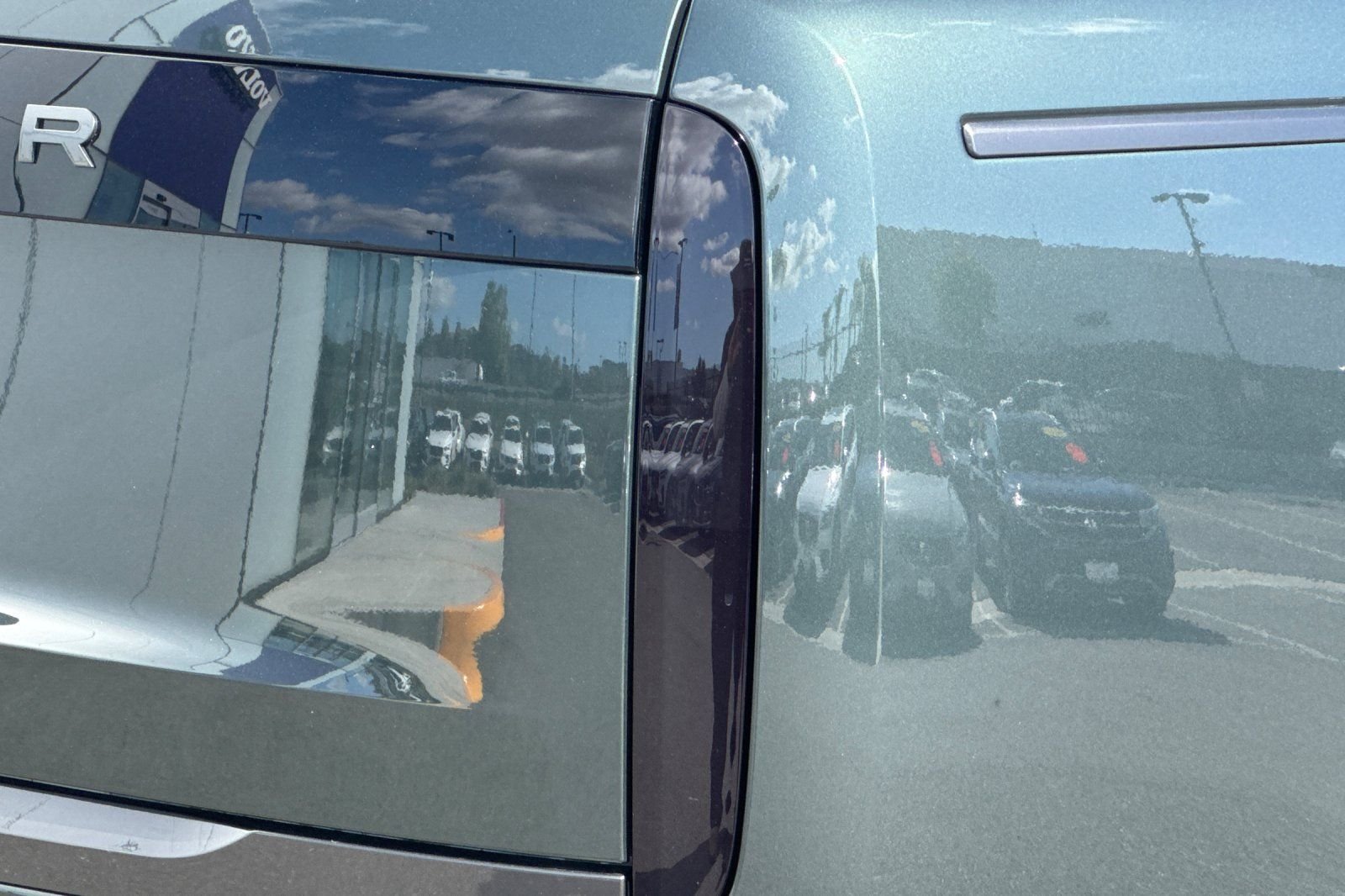 New 2026 Belgravia Green Land Rover SE image 33