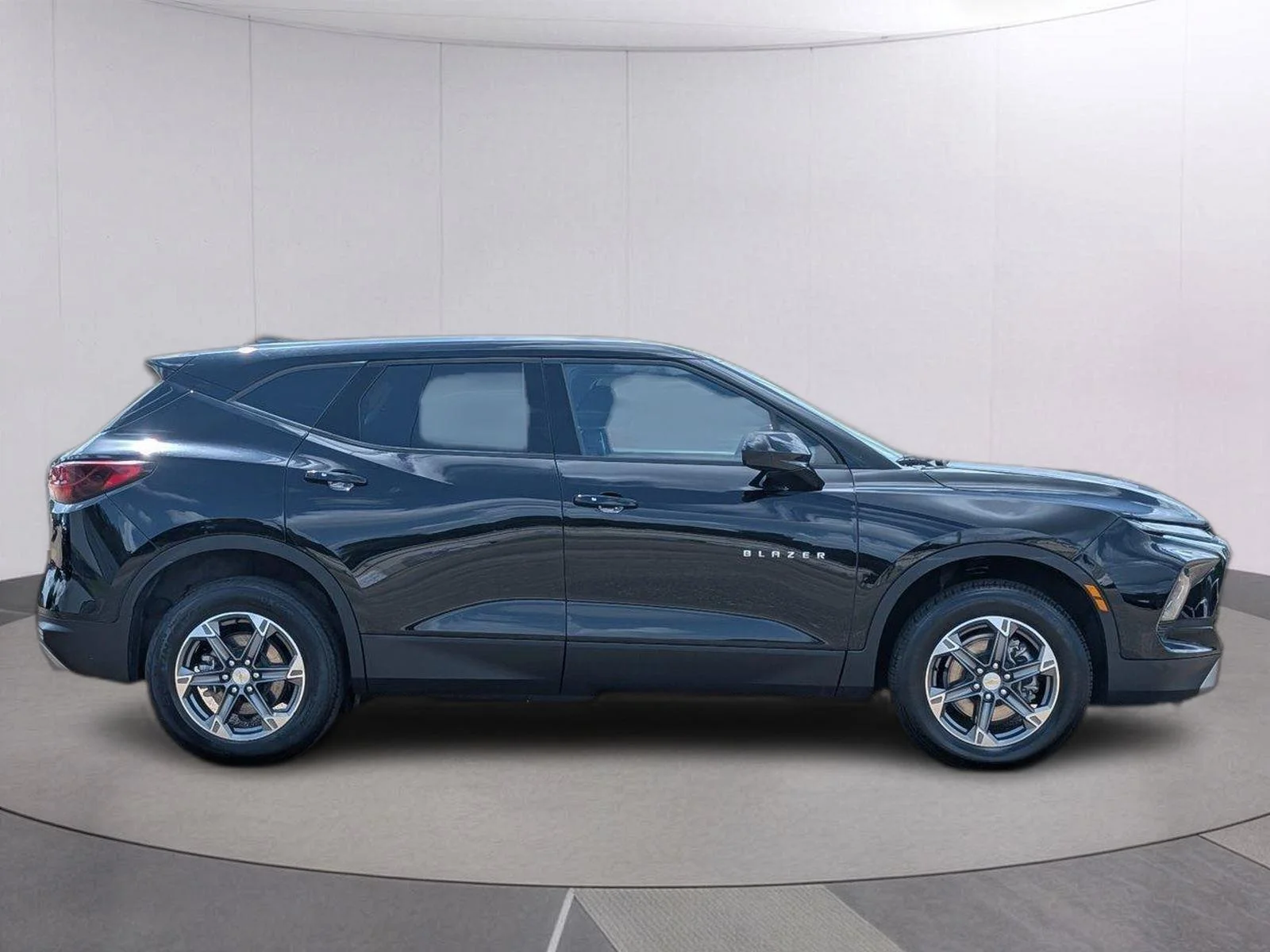 Used 2025 Black Chevrolet 2LT image 6