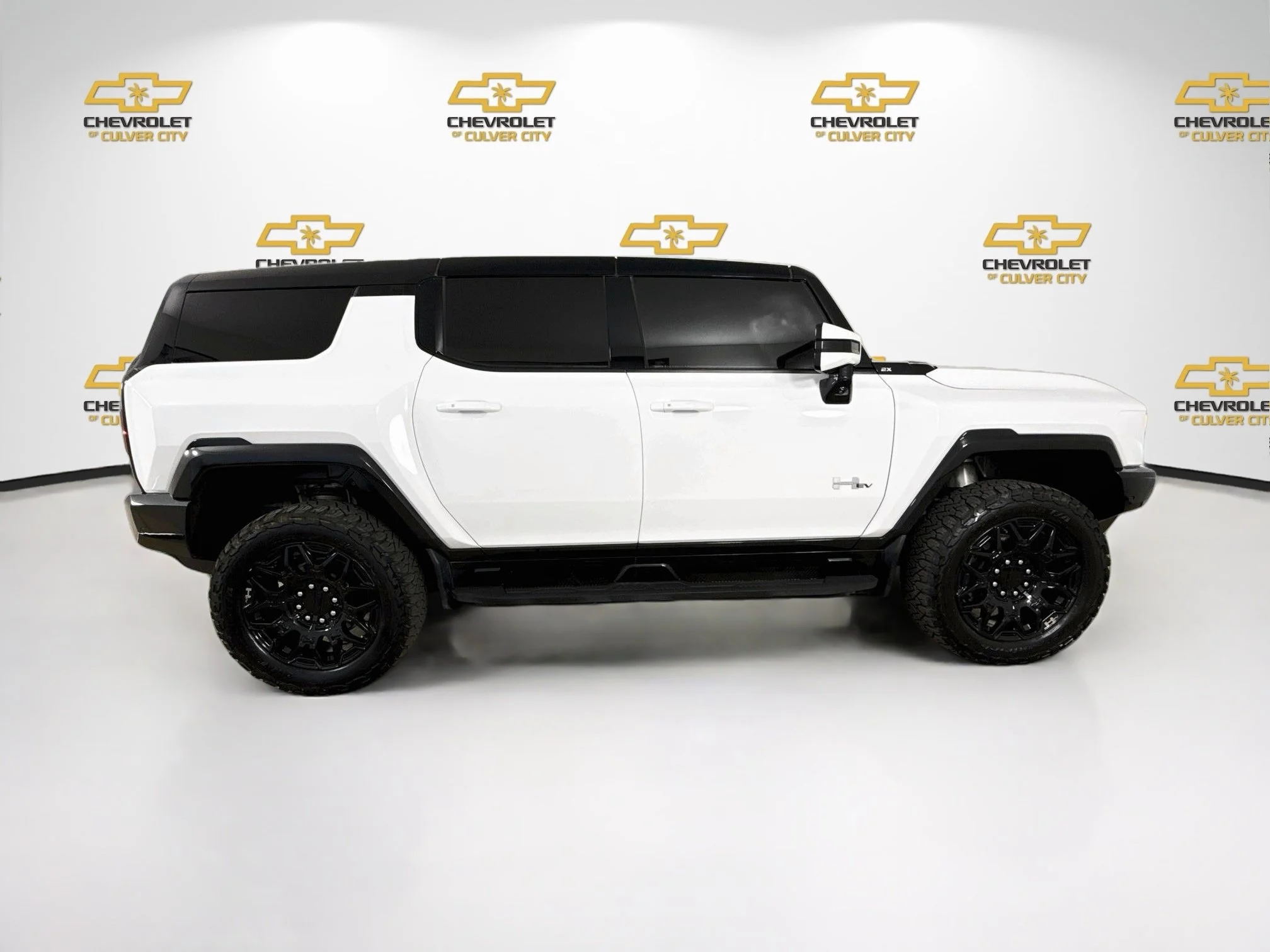 Used 2024 Interstellar White GMC 2X image 9
