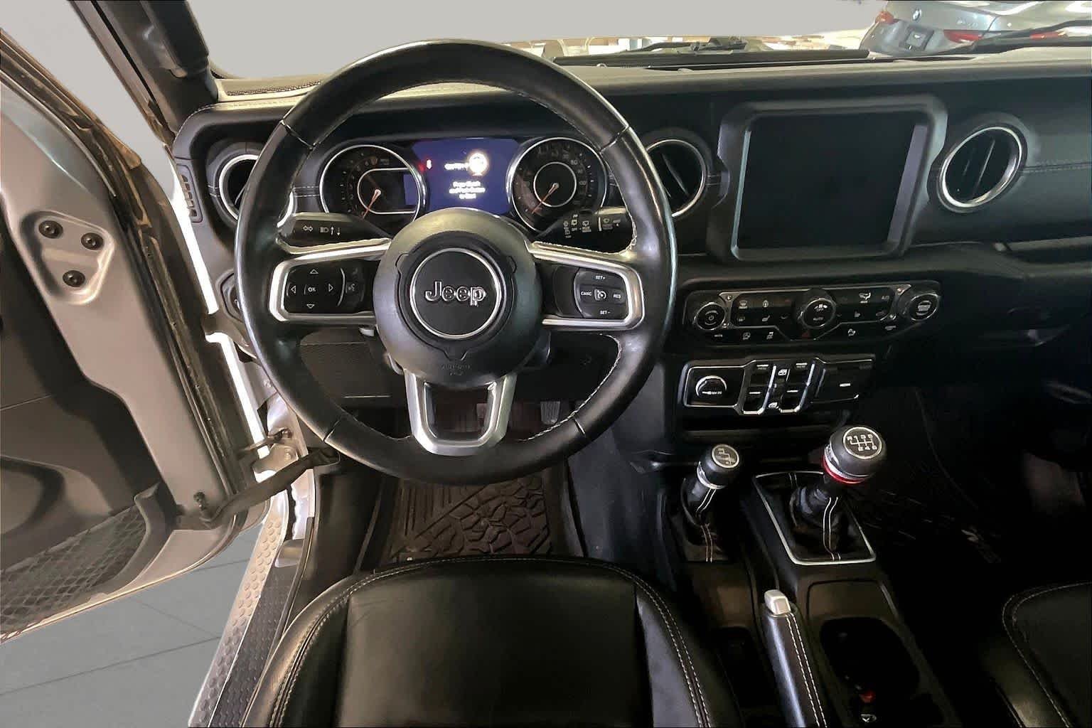 Used 2019 Billet Silver Metallic Clearcoat Jeep Sahara image 5