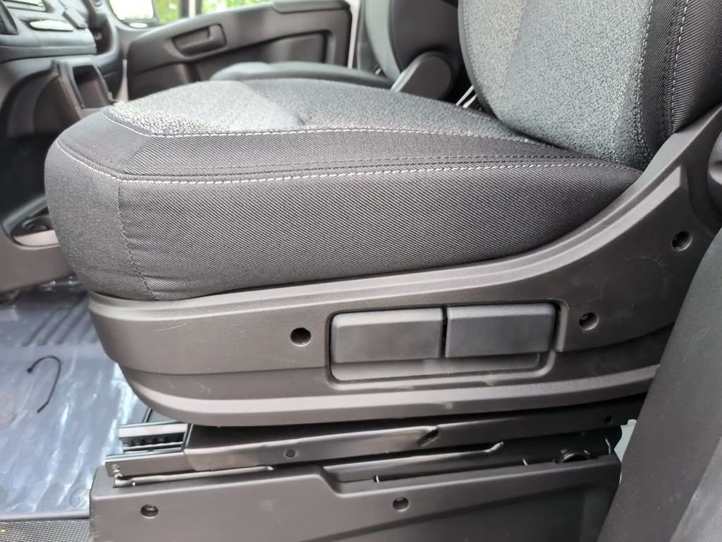 New 2026 Bright White Clear-Coat Exterior Paint RAM Low Roof image 19