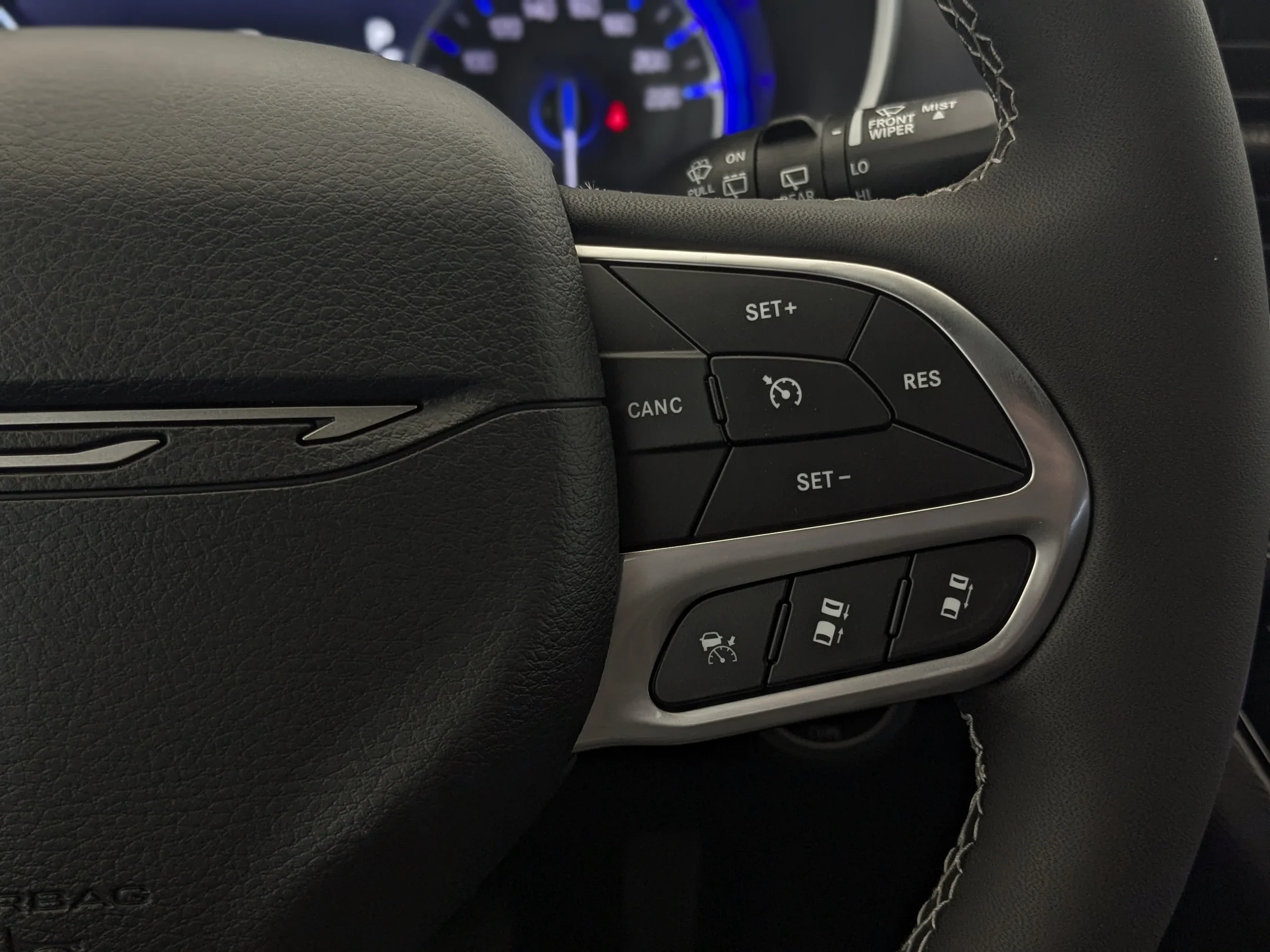 New 2027 White Chrysler Select - - FWD - Stow n Go Seating - Remote Start - Adaptive Cruise w/Stop&Go & More! image 18