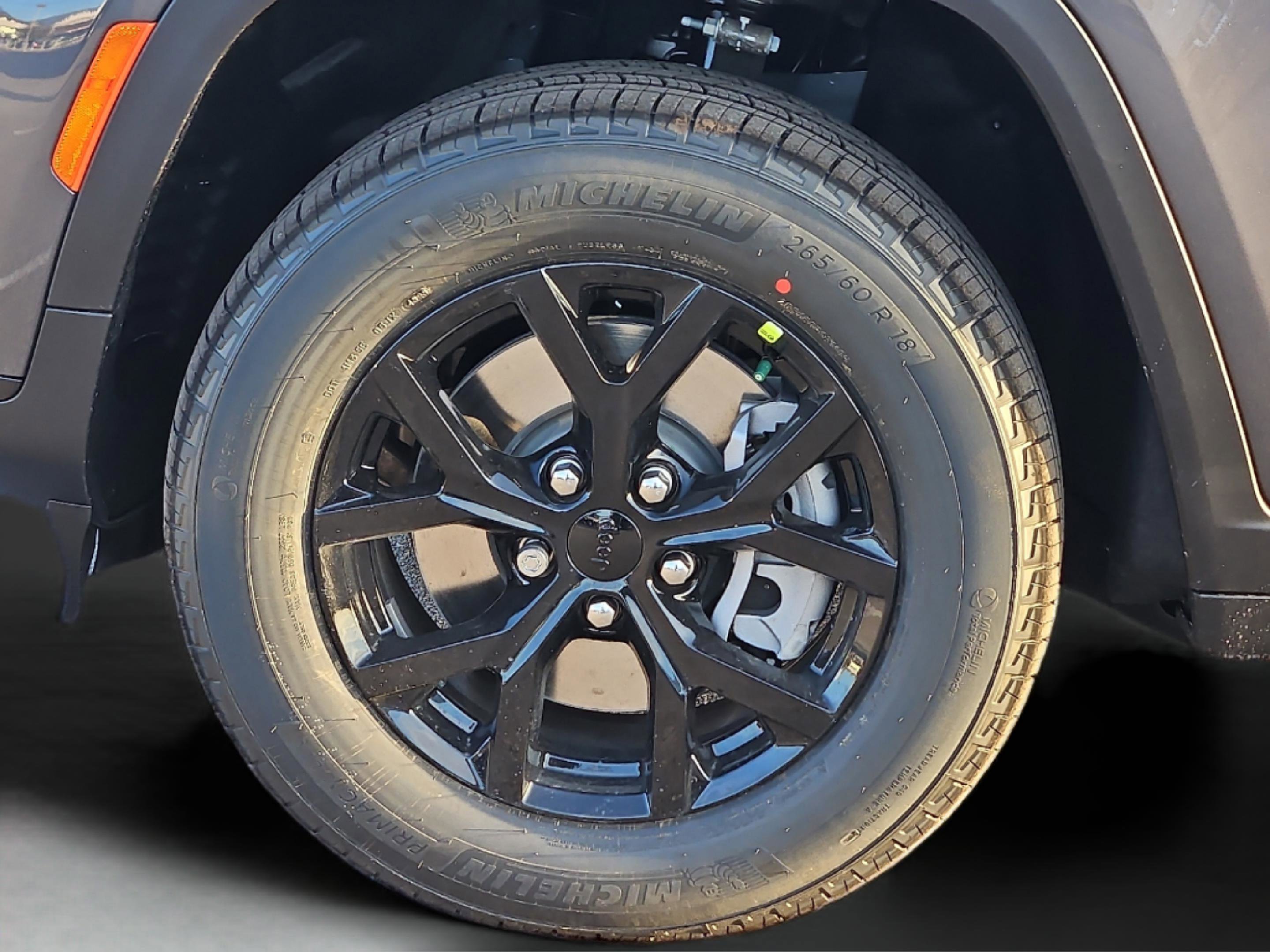 New 2025 Baltic Gray Metallic Clear-Coat Exterior Paint Jeep Altitude X image 9