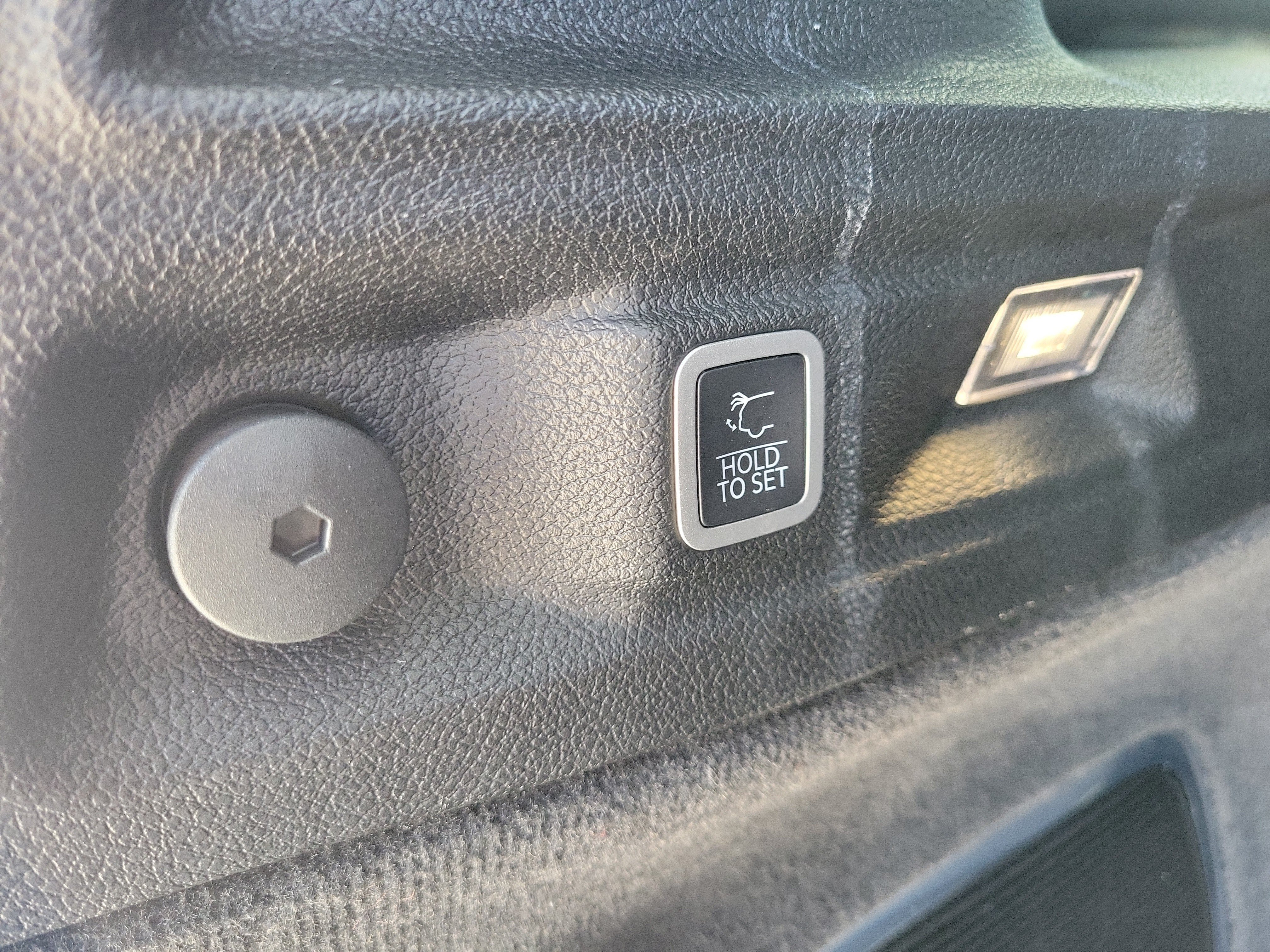 Used 2022 Silver Zynith Jeep Summit Reserve image 9