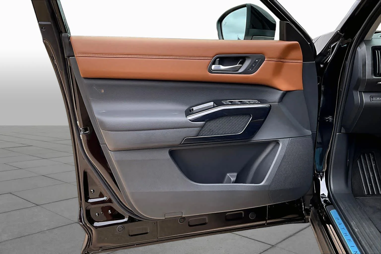 New 2026 Super Black Nissan Platinum image 10
