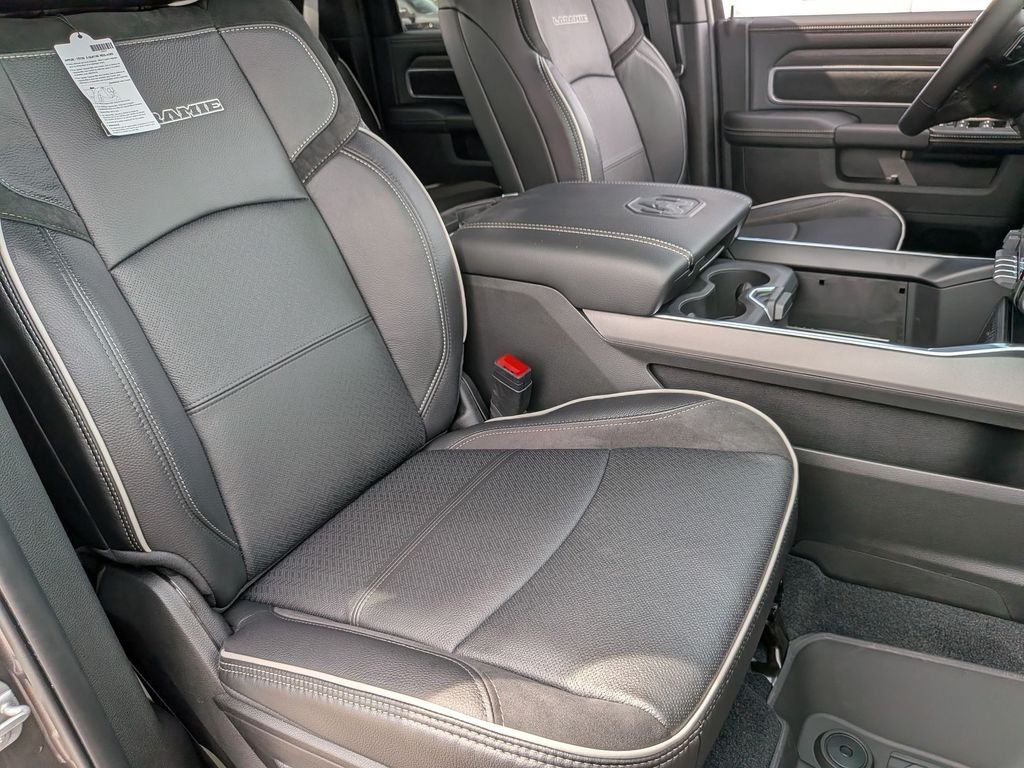 New 2026 Granite Crystal Metallic Clear-Coat Exterior Paint RAM Laramie image 30