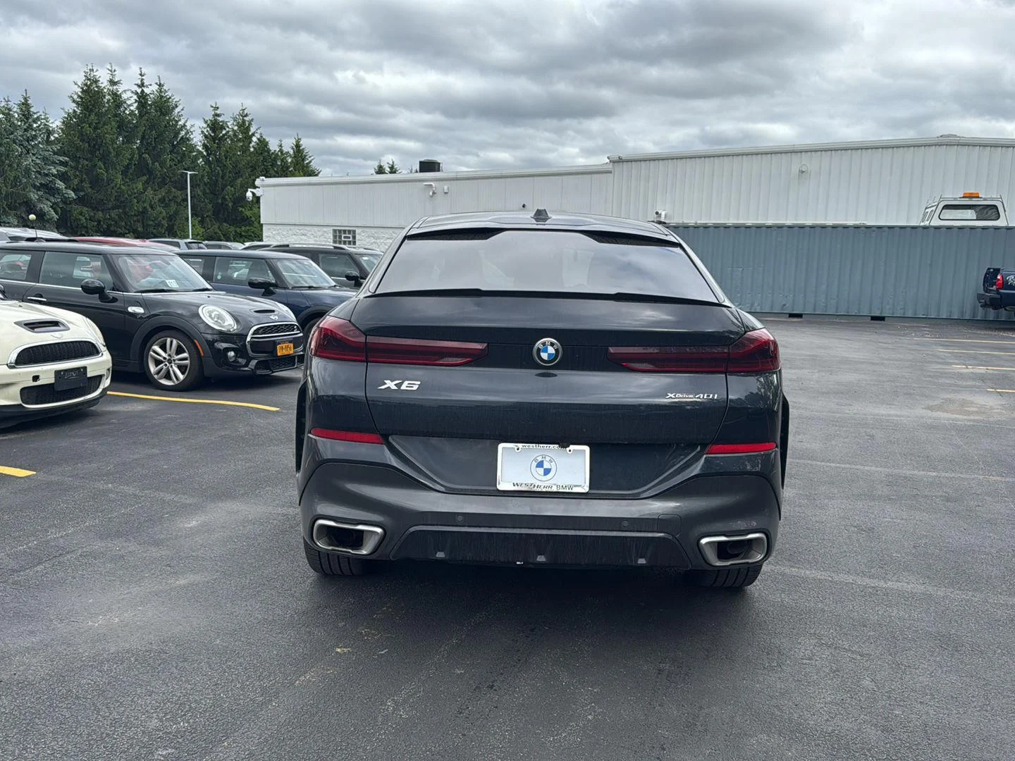Used 2024  BMW xDrive40i image 4