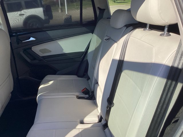 Certified Used 2019 Silk Blue Metallic Volkswagen 2.0T SE image 18