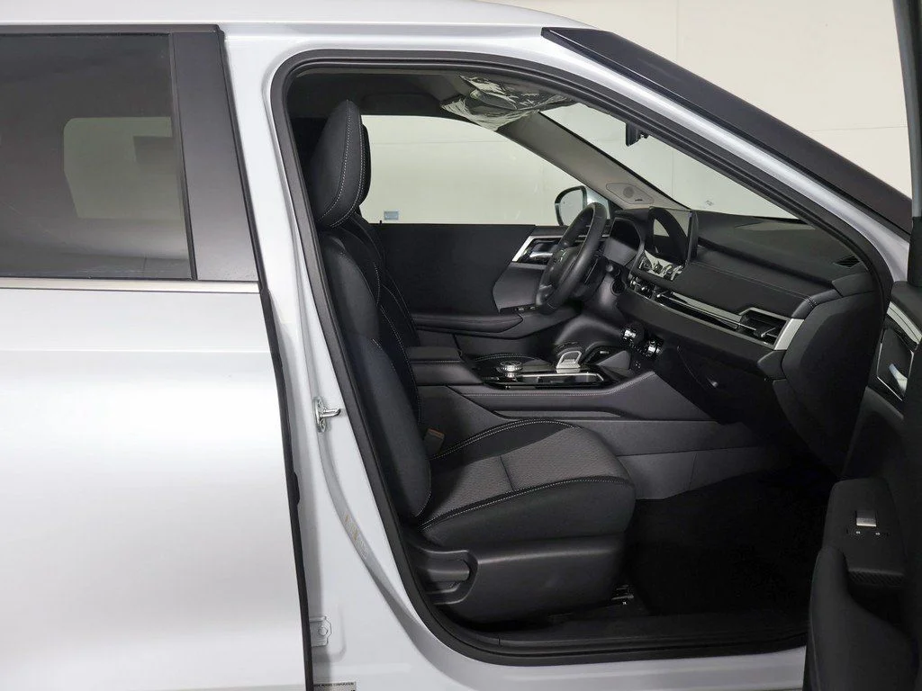 2026 Mitsubishi Outlander ES - Photo 28