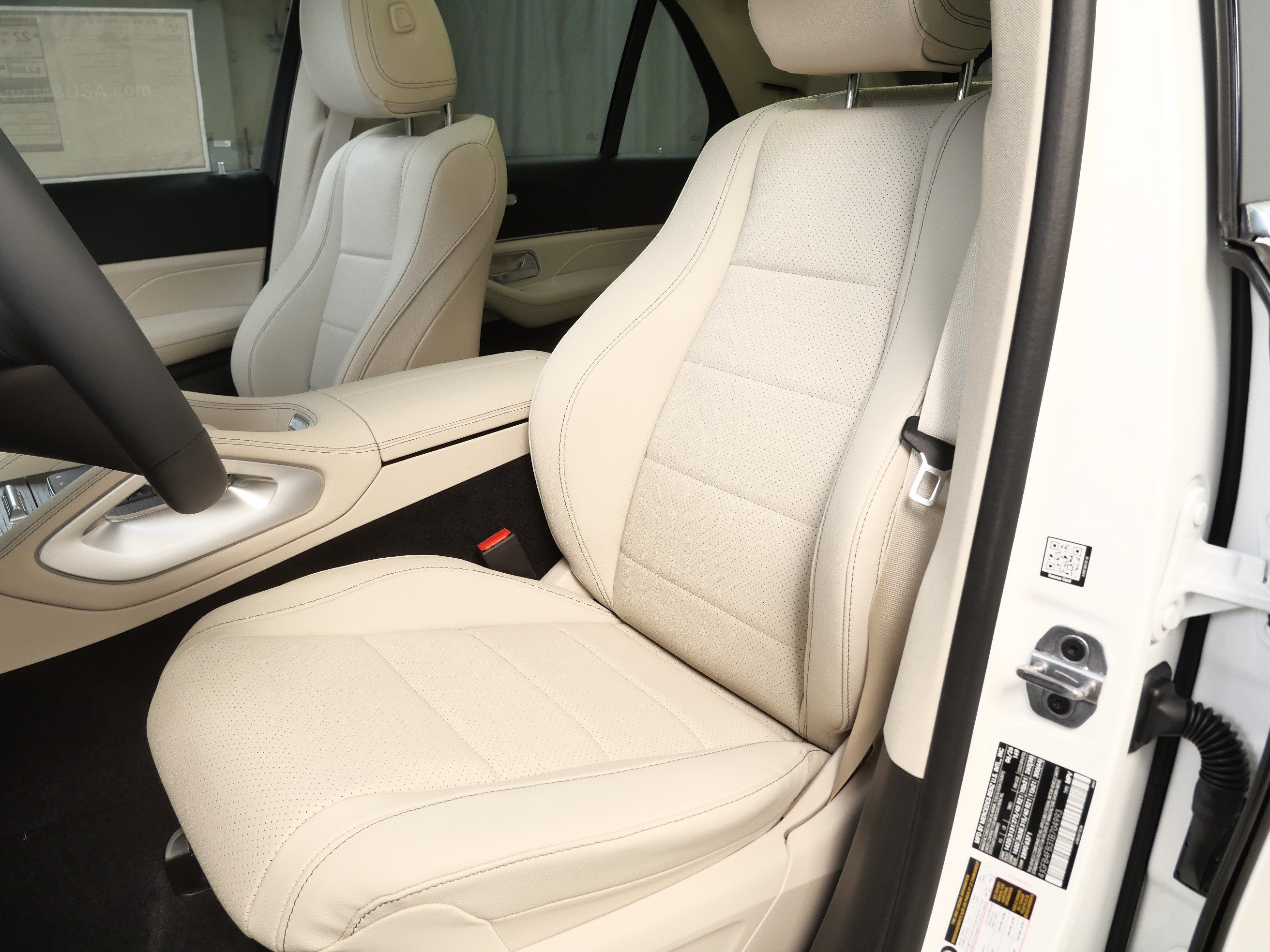 New 2026 Polar White Mercedes-Benz GLE 350 image 3