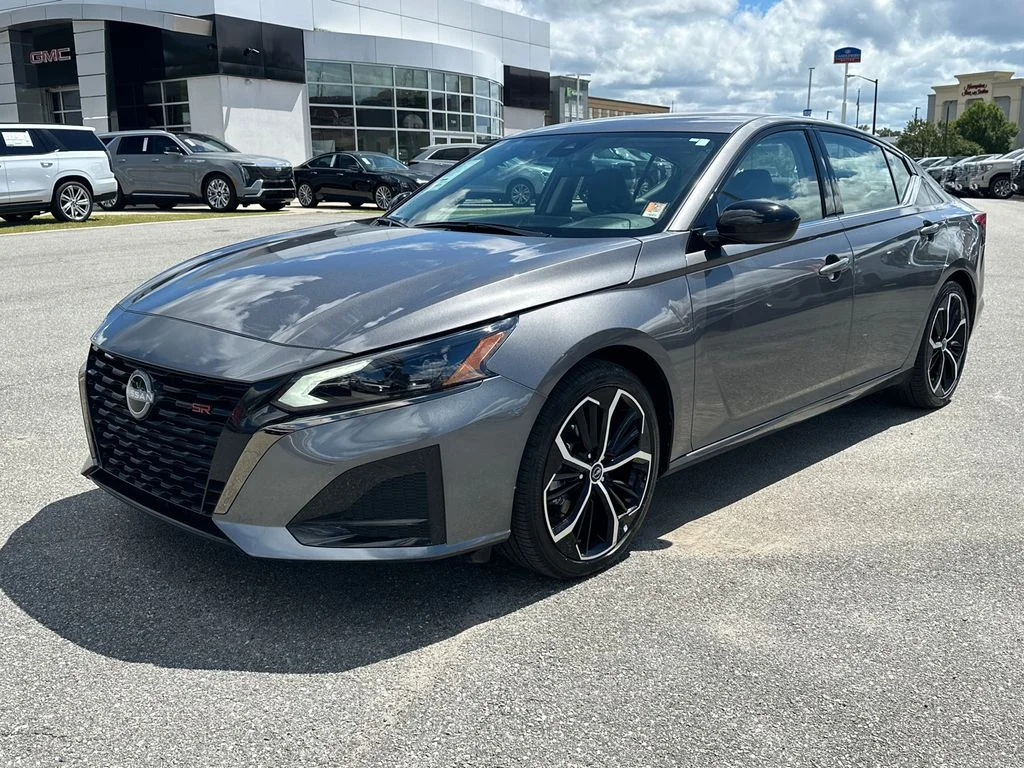 Used 2025 Gray Nissan 2.5 SR image 3