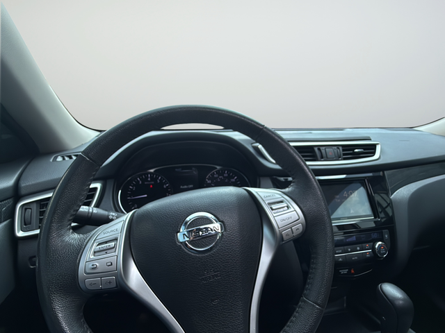 Used 2016 White Nissan SL image 9