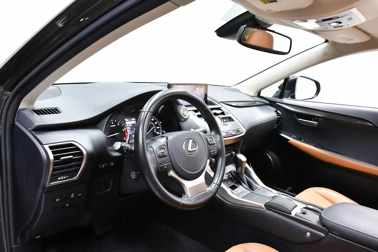 Used 2021 Nori Green Pearl Lexus  image 17