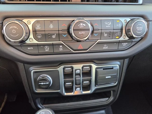 New 2026 Reign Exterior Paint Jeep Sahara image 27