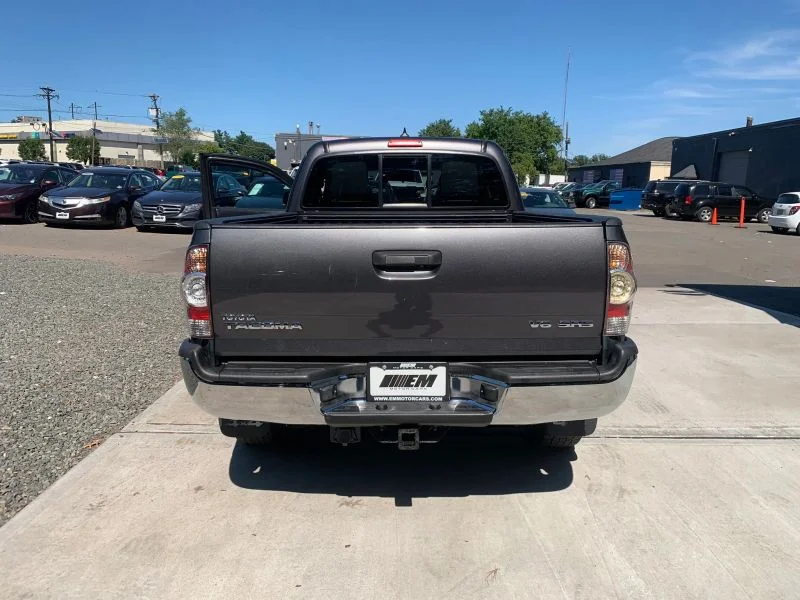 Used 2015 Gray Toyota Pickup 4D 6 ft image 38