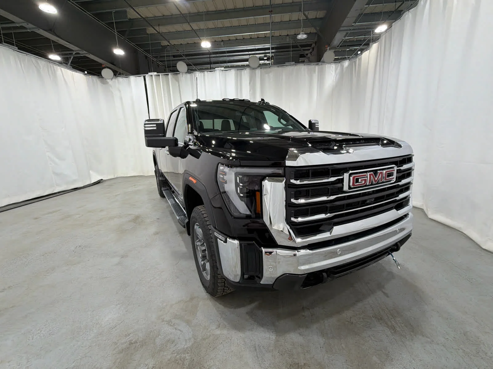 Used 2026 Onyx Black GMC SLT image 6