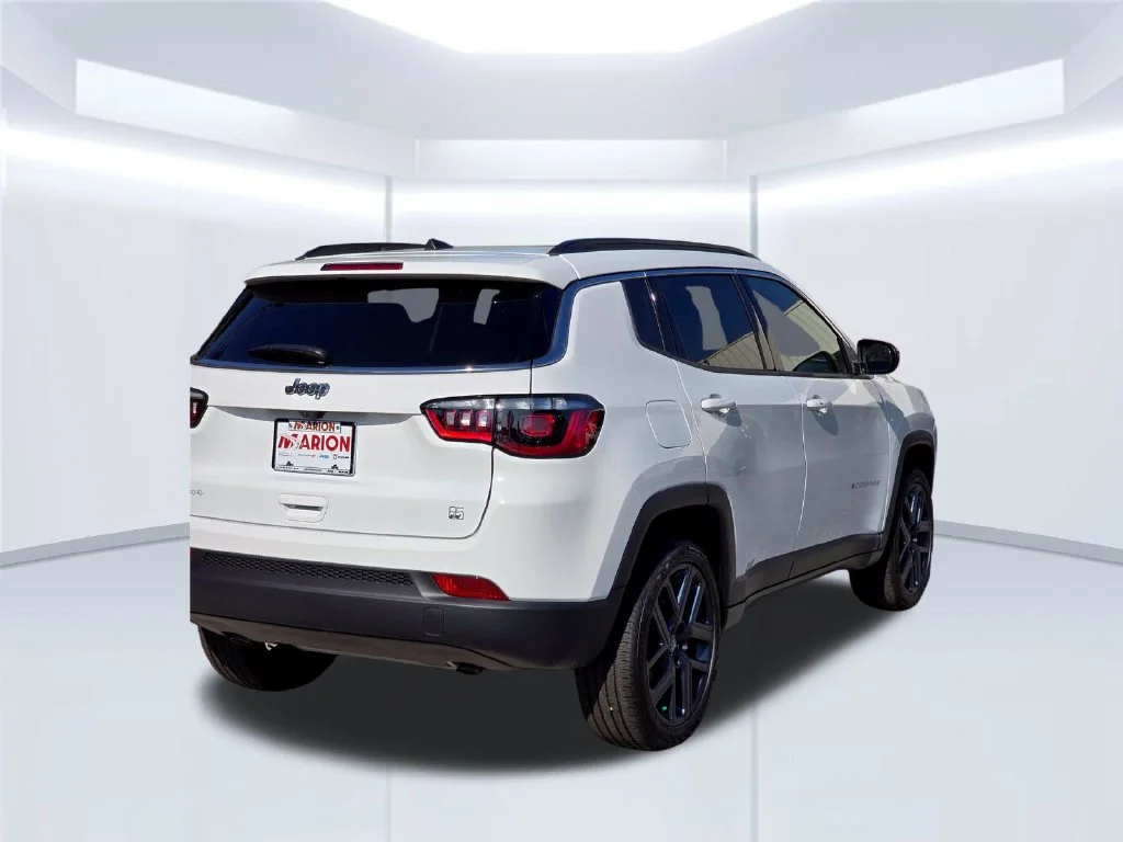 New 2026 White Jeep Latitude image 40