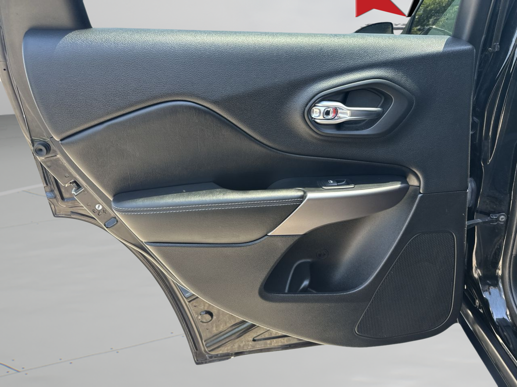 Used 2019 Black Jeep Latitude Plus image 24
