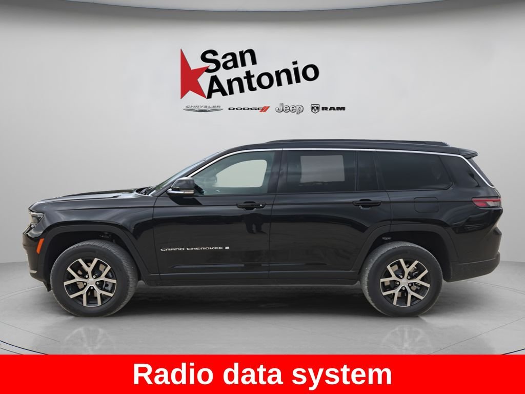 New 2025 Diamond Black Crystal Pearl-Coat Exterior Paint Jeep Limited image 5
