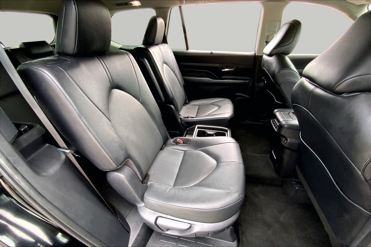 Used 2025 Midnight Black Metallic Toyota XLE image 19