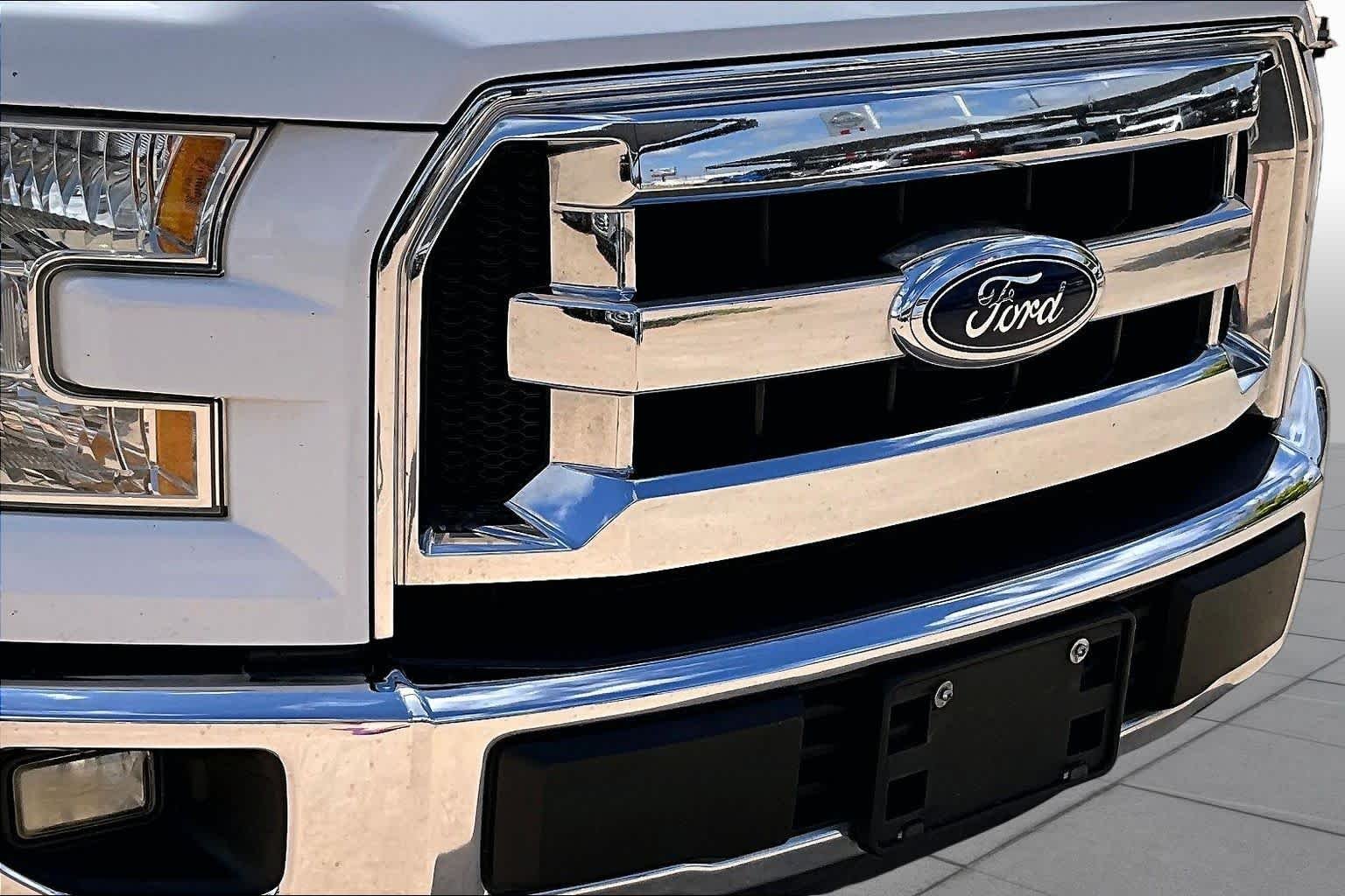 Used 2015 Oxford White Ford XLT image 27