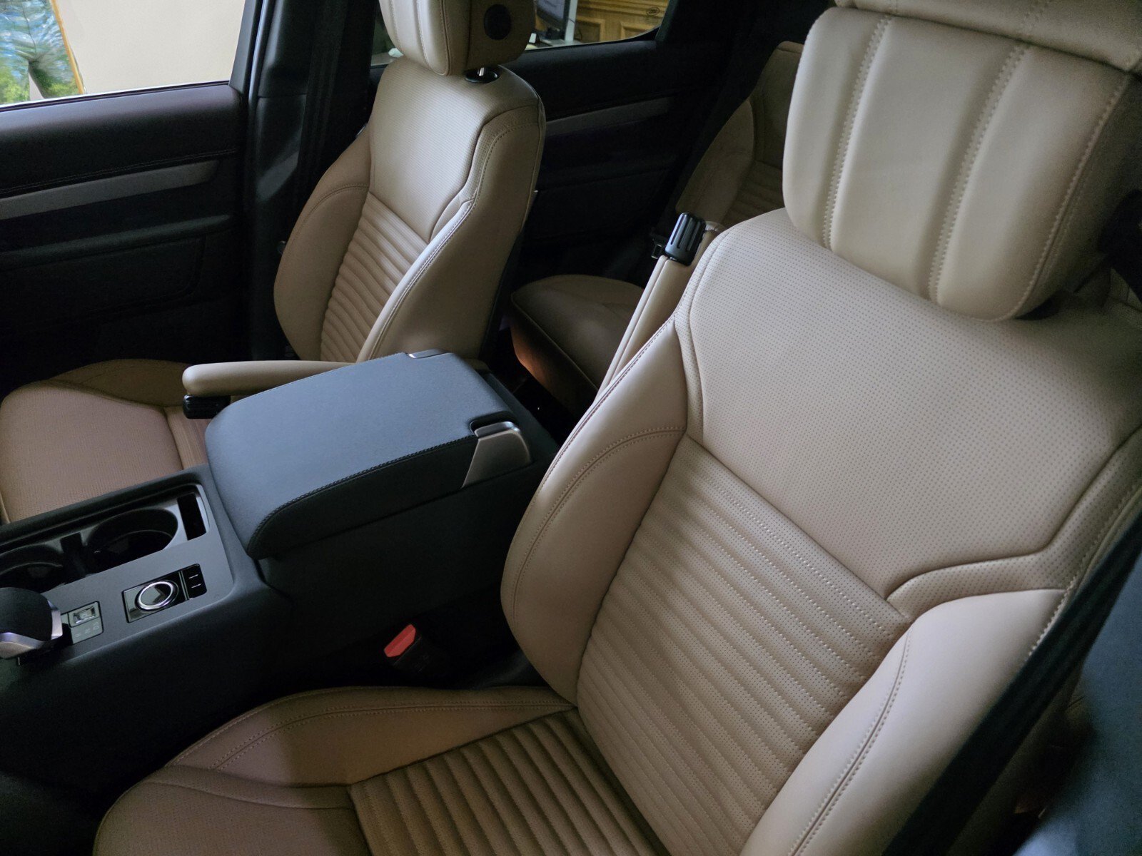 New 2026 Carpathian Grey Land Rover Dynamic SE image 12