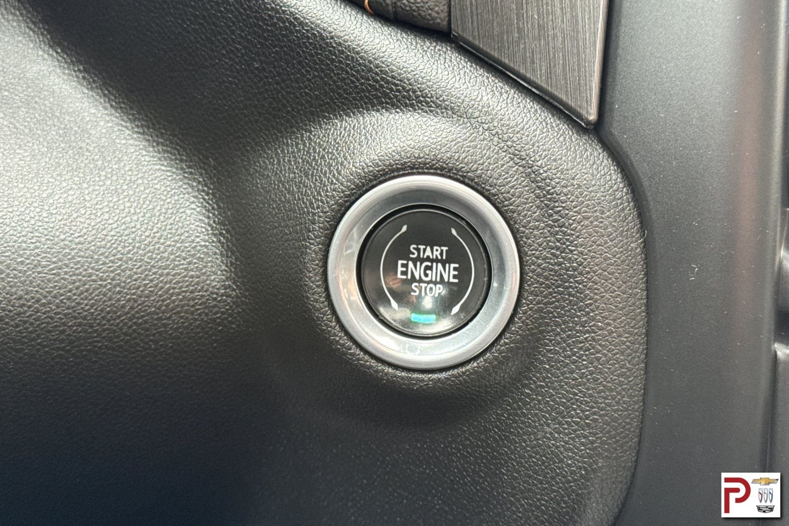 Used 2022 White GMC AT4 image 26