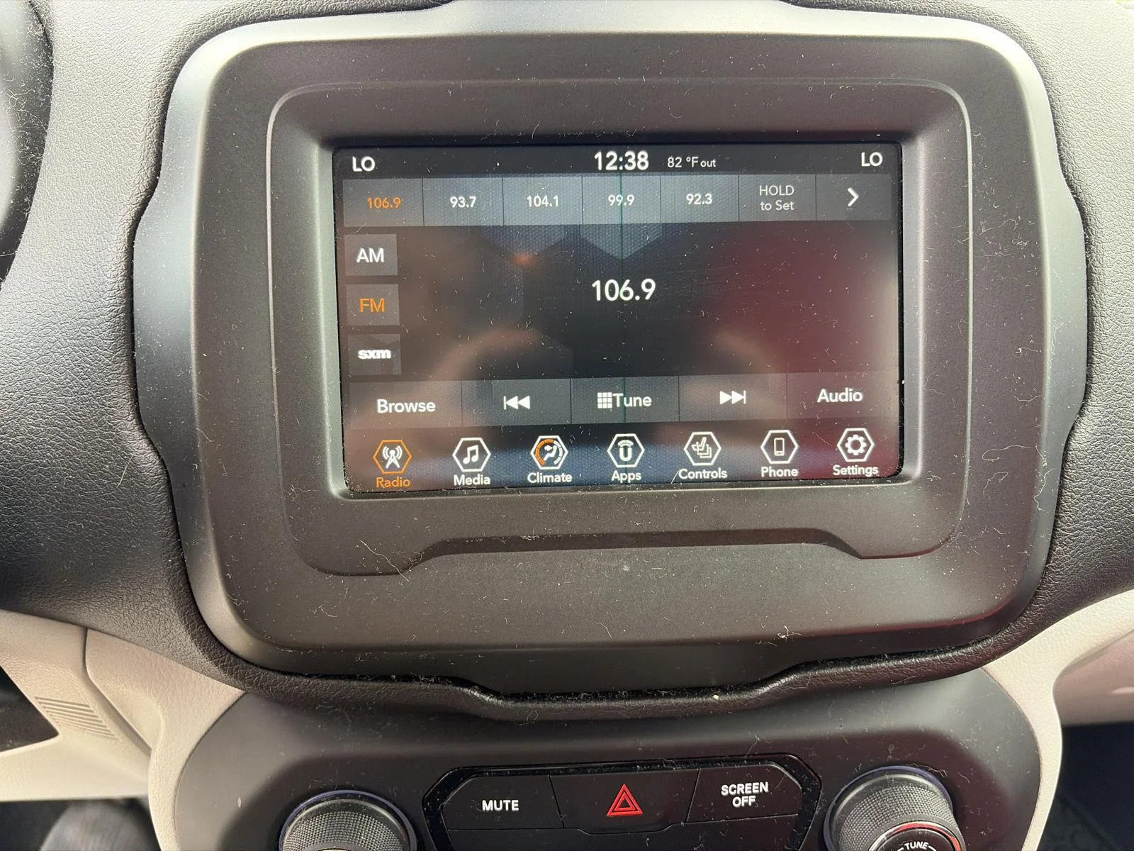 Used 2019 Black Clearcoat Jeep Latitude image 19